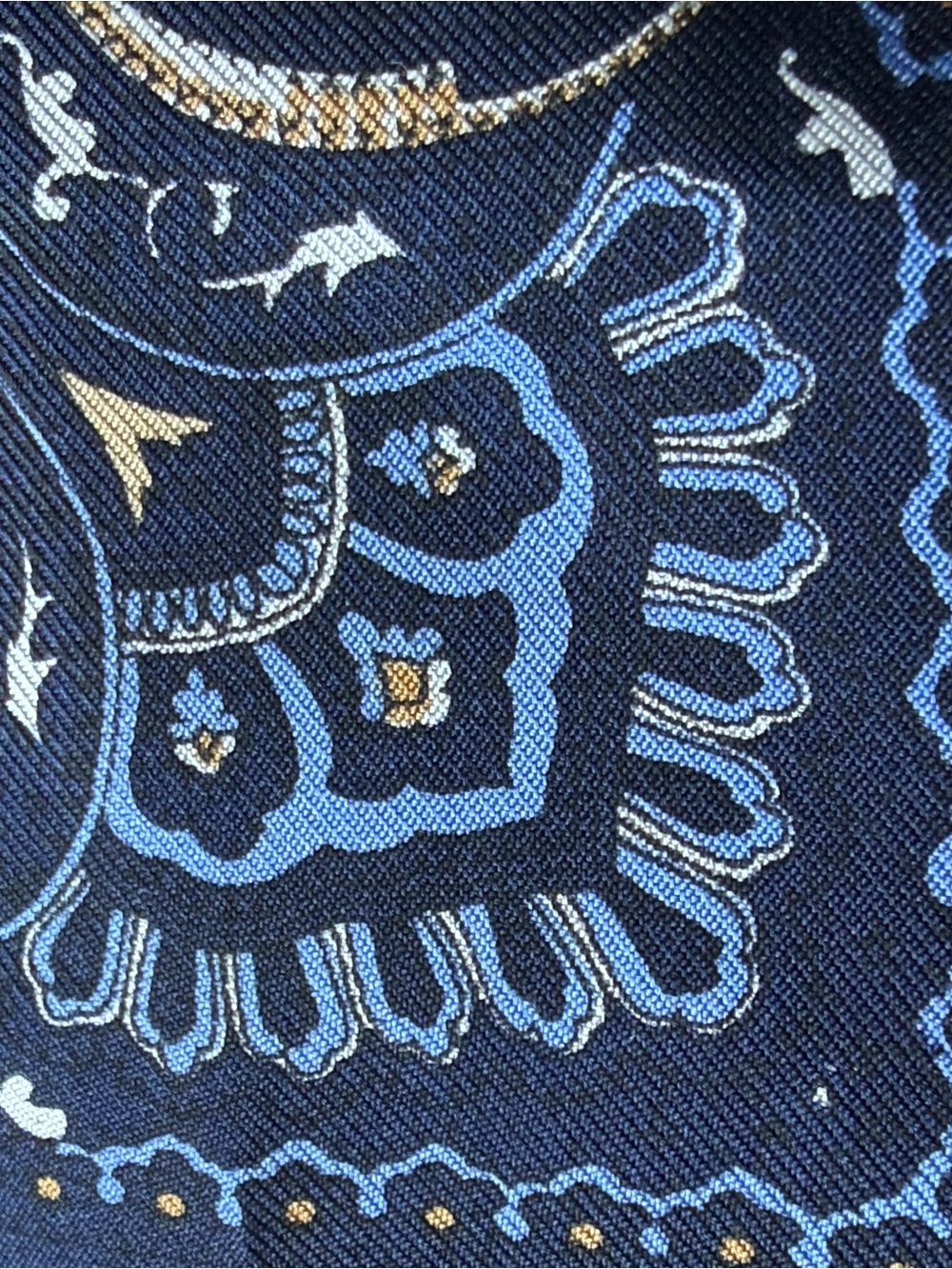 Vakko Scarf NWOT Paisley filigree, blue , black tan 100% silk - Picture 8 of 8